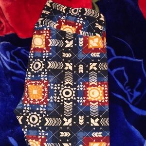 TC arrow Lularoe leggings
